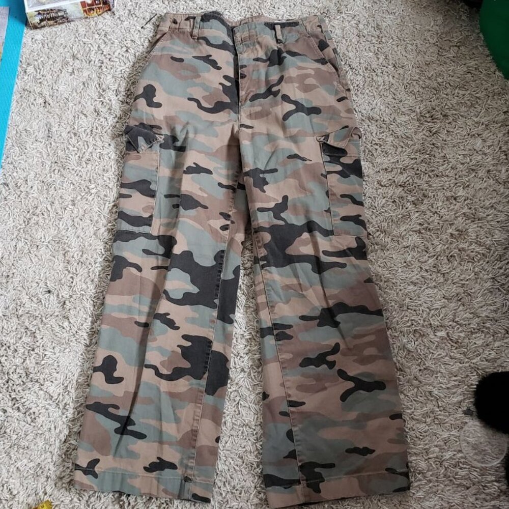 GAP Wide Leg Camo Cargo Pants Size 8